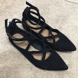 BLACK POINTED FLATS